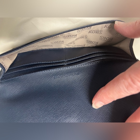 Micheal Kors ~ Purse & Wallet Combo, Navy Dillon Satchel - Picture 11 of 11